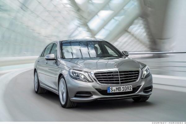 <p><strong>Mercedes S550<br /></strong><br />Mercedes'in 2012'de çıkardığı lüks aracının satışı beklentilerin çok üzerinde giderken, bu yıl da yine satışlar hızla artıyor. Lüks araç sahiplerinin ilk tercihleri arasında yer alıyor.</p>