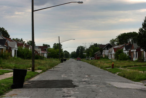 <p>ABD'de ekonomik krizle boğuşan Detroit kentinde evler sudan ucuz fiyata satılıyor. 3 odalı bir villayı 39 dolara almak mümkün</p>