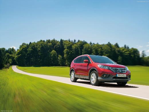 <p>Honda: CR-V, Civic HB Dizel Honda ilk dizel modeli Civic HB 1.6 litreyi Mayıs ayında müşterilerle buluşturdu. Yeni küçük hacimli dizel motor, Avrupa’da satışa sunulacak olan ‘Earth Dreams Technology’ isimli yeni bir motor serisinin ilk ürünü olarak karşımıza çıkıyor. Honda’nın en önemli yeniliği hiç kuşkusuz efsane SUV modeli CR-V olacak. Yeni CR-V’de iki motor seçeneği var. Yılın ortalarında 2.0 litre benzinli ve 2013’ün sonlarına doğru 1.6 litre dizel piyasaya giriş yapacak.</p>