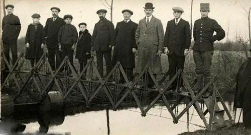 <p>Acil durumlarda kullanılmak üzere "katlanabilir köprü"</p>
