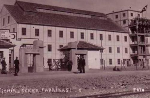 İlk Şeker Fabrikası: 1926 yılında ilk şeker Üretildi. O zamana kadar şeker pancarının ne olduğu dahi bilinmiyordu. 
