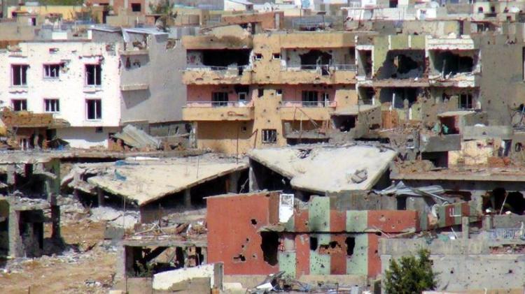 <p> Vatandaşların büyük bölümü de sokağa çıktığı ilk saatlerde günlük ihtiyaçlarını karşılamak için alış veriş yaptı.</p>