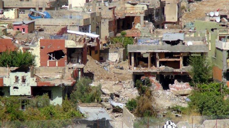 <p>Nusaybin İlçesi’nde hendek kazan, barikat kuran, patlayıcı tuzaklayan PKK’lılara yönelik düzenlenen operasyonlar için 14 Mart günü ilan edilen sokağa çıkma yasağı, Mardin Valiliği tarafından yapılan yazılı açıklamada, ilçenin 10 mahallesinde yasağın kısmen kaldırıldığı, 6 mahallede ise yasağın devam edeceği bildirildi. </p>
