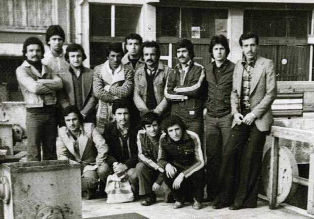 Başbakan Erdoğanın 1974 yılında İETTde 'geçici işçi' statüsünde işe başladığı belirtilen kitapta, futbol oynadığı yıllarda Fenerbahçenin transfer etmek istediği ancak babasının kendisini engellediği belirtildi.