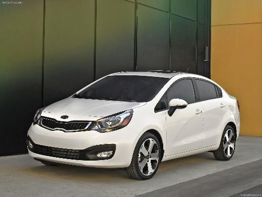 <p>KIA<br /><span style="color: #ff0000;">‘Rio’ fırsatı</span><br />KIA, Ekim ayında da Rio Hatchback ve Rio Sedan modellerinde geçerli olan kampanya fırsatlarını müşterilerine sunuyor. Ekim ayı boyunca Rio Hatchback modellerinde 1.500 TL, Rio Sedan modellerinde 1.000 TL’lik kampanya fırsatı sunuyor. Dünyaca ünlü Red Dot, abc ve Good Design ödülleri sahibi olan KIA Rio, tüm donanım seviyelerinden itibaren standart olarak sunduğu yüksek güvenlik donanımları ile öne çıkıyor. Euro NCAP değerlendirmesinden 5 yıldız alan KIA Rio müşterilerine sunduğu sürücü ve yolcu ön hava yastıkları, yan ve perde hava yastıkları, elektronik dengeleme programı ESP, yokuş kalkış destek sistemi HAC, ESP’li araç denge yönetim sistemi VSM, patinaj engelleme sistemi TCS, acil fren sinyali ESS gibi donanımlar ile dikkat çekiyor. Tüm bu yüksek güvenlik donanımlarını standart olarak sunan KIA Rio’ya Ekim ayı boyunca 1.500 TL’ye varan indirimler ile sahip olabilirsiniz.</p>