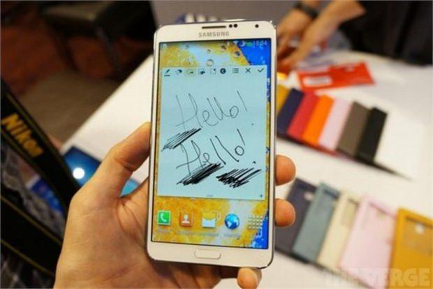 <p>Galaxy Note 3 IFA'da düzenlediği 'UNPACKED 2013 Episode 2' etkinliğinde Galaxy Gear ile büyük sükse yapan Samsung, Note 3 telefonuyla topladığı ilgiyi artırdı.</p>