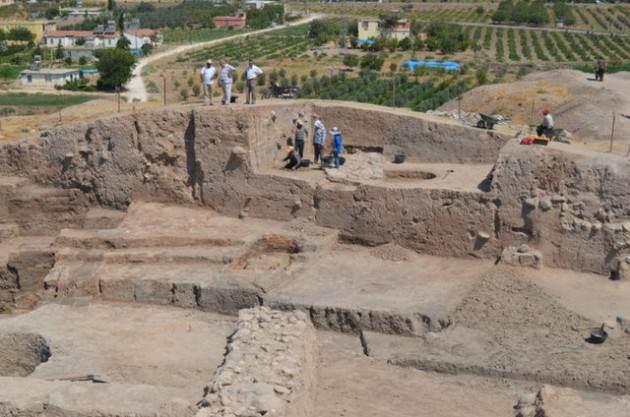 Kazı ekibinin başkanı Do&ccedil;. Dr. Atilla Engin, Kayıp kent, Demir &Ccedil;ağı'na ait papir&uuml;s bir belgeye g&ouml;re İbrahim Peygamber'in yaşadığı kenttir. B&ouml;lge ve &uuml;lke turizmine b&uuml;y&uuml;k katkı sunacaktır.