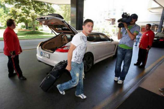 <p>Sabri Sarıoğlu-Porsche</p>