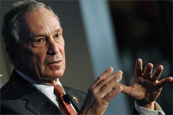 <p><strong>Michael Bloomberg</strong><br />New York Belediye Başkanı Michael Bloomberg, aylık formalite olarak 1 dolar maaş alıyor ve her yıl hayırseverlik kuruluşlarına önemli ölçüde bağış da bulunuyor. Bloomberg, vasiyet olarak ölümünden sonra mal varlığının neredeyse tamamını yardım kuruluşuna devredileceğini açıkladı.</p>