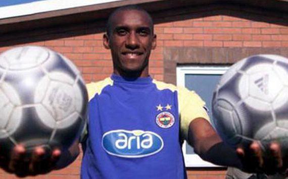 <p><strong>Reinaldo V. Simao (Fenerbahçe, 2001-02)</strong><br /><br />Türkiye'deki son dönemlerde başlamış olan Brezilyalı futbolcu akımının öncülerindendi diyebiliriz onun için. Werner Lorant döneminde transfer edildiğinde 34 yaşında olan Simao ilk açıklamasında, "Buraya tesadüfen gelmedim. Geçen yıl Brezilya'nın en iyi orta saha oyuncusu seçildim. Henüz milli takımda oynamadım ama hedefim milli takım forması giymek." demişti. Sonuç mu? 10 maçlık bir Fenerbahçe serüveninin ardından Ankaragücü'ne gönderildi. </p>