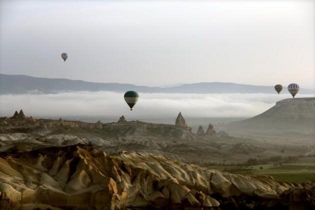 Dünyanın en iyi sıcak hava balonu uçuşlarının burada yapıldığı kaydedilerek, böylesine eşsiz bir hava yolculuğu yapmak isteyenler için bilgi verildi.