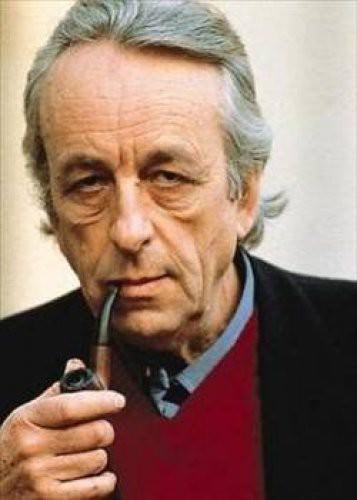 <p>1946 yılında kendisinden 18 yaş küçük olan Litvanyalı Helene Rytman'la tanışıp evlendi. 1980 yılında aşık olarak evlendiği karısını boğarak öldürdü. Cinayetin ruhsal bozuklukları sonucu mu, yoksa kasıt sonucu mu gerçekleştiği uzun yıllar tartışıldı. Althusser, hastaneye yatırıldı ve tedavi gördü. Ardından Kuzey Paris'e taşınıp mütevazı bir hayat sürdü. 23 Ekim 1990’da 72 kalp krizinden hayata veda etti.</p>