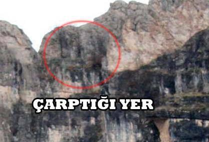 Sis sebebiyle dağa çarpan helikopterde 17 asker şehit oldu. İşte helikopterin çarptığı ve düştüğü yerden kareler...