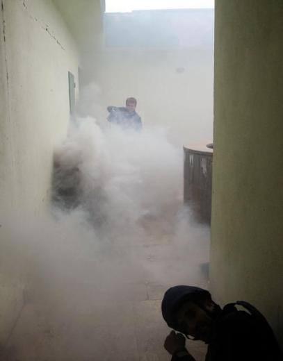 <p>Kursiyerler için sis ve ses bombaları ile gerçek mermilerin kullanıldığı çatışma ortamı yaratılarak, güvenli şekilde görüntü ve fotoğraf çekimi yapabilmenin püf noktaları anlatıldı.</p>