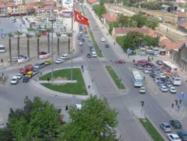<p>BALIKESİR</p>
<p> </p>
<p>885 bin seçmeni bulunan Balıkesir'de 900 denek üzerinde yapılan kamuoyu araştırmasında deneklerin yüzde 40 oyunu alan AK Parti Büyükşehir Belediye Başkan Adayı Ahmet Edip Uğur birinci sırada gelirken, MHP Büyükşehir Belediye Başkan Adayı İsmail Ok yüzde 34, CHP Büyükşehir Belediye Başkan Adayı Sami Sözat yüzde 17 oy aldı.</p>