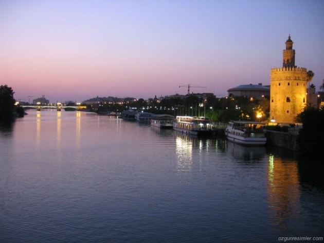 <p>İspanya Asgari ücret: 12,548 Dolar (Yıllık)</p>