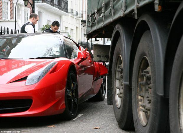 &Ccedil;&uuml;nk&uuml; &ccedil;ok değerli olan bu araca maalesef bir nakliyat kamyonu &ccedil;arpmıştı...