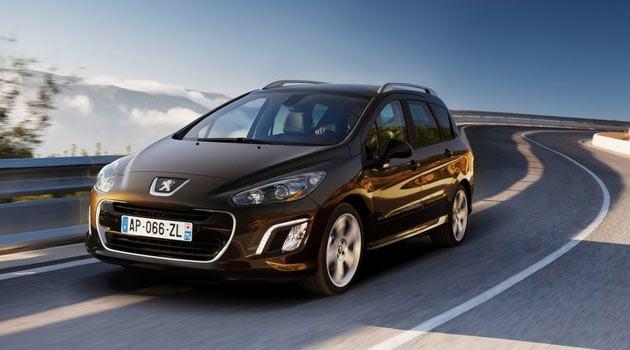 Peugeot 308 1.6 e-HDi Sınıfı: C - 112 hp, 270 nm - Auto 6R, 6 ileri, yarı otomatik Ortalama Tüketim: 4,7 Başlangıç Fiyatı: 53.950 YORUM: Güçlü motoru ve ekonomik bir şanzımanı var. Donanımı da yüksek ancak rakiplerine göre biraz eski ve pahalı kalıyor.
