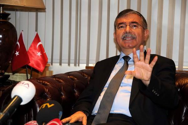 <p>Milli Savunma Bakanı İsmet Yılmaz - Fenerbahçe</p>