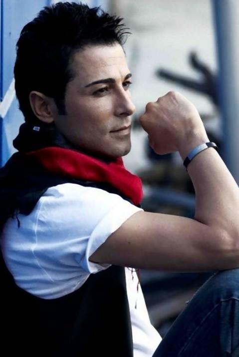 <p><strong>Atilla Taş</strong><br />Bazı insanlara, Ölüm hiç yakışmıyor.</p>