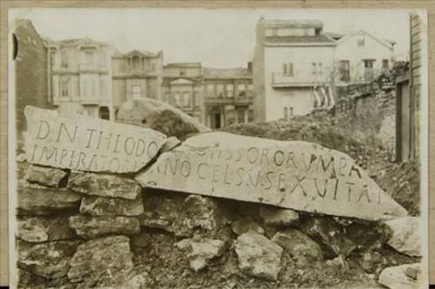 <p>Bakırköy'de Roma kitabesi- 1950</p>