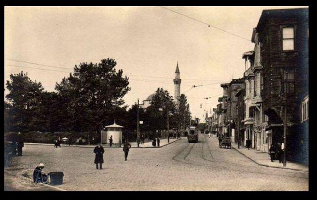 <p>Divanyolu Caddesi (~1920)</p>