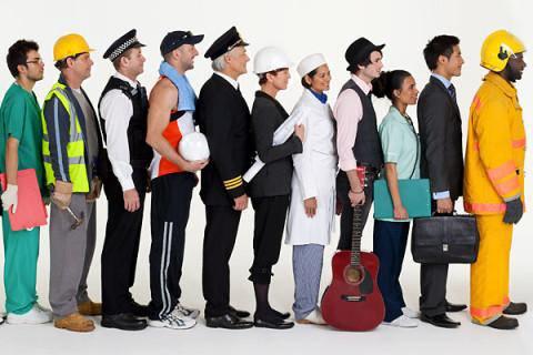 <p>CareerCast.com tarafından, bu yıl 25'incisi yayınlanan meslek derecelendirme raporu 2013 en iyi 100 mesleğini sıraladı. Meslekler kazanç getirileri ve çalışan memnuniyetleri göz önünde bulundurularak sıralandı.</p>
<p> </p>
<p>Dünyada hangi meslek ne kadar kazanıyor?</p>
<p> </p>