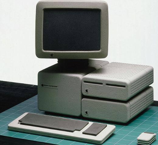 <p>Bütün dünyada orjinal ve kullanışlı tasarımlarıyla bilinen Apple’ın 80’li yıllardaki tasarımlarının o kadar da başarılı olduğunu söylemek zor.</p>
