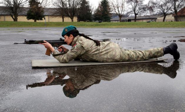 Avrupa Birliği Barış G&uuml;c&uuml; (EUFOR) b&uuml;nyesinde yaklaşık 21 yıl Bosna Hersek'te barışı koruma faaliyetlerinde bulunan T&uuml;rk Temsil Heyeti Başkanlığı, eğitim, k&uuml;lt&uuml;r ve &ccedil;eşitli sosyal alanlarda olduğu gibi, askeri alanda da Bosna Hersek Silahlı Kuvvetleri'ne destek olmaya devam ediyor.