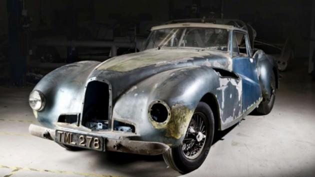 Otomobil üreticisi Aston Martin'in 1949 model 2 litrelik spor arabası 272 bin TL (115 bin Euro) karşılığında satışa çıkarıldı.