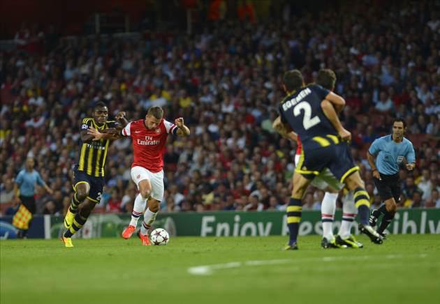 <p>Fenerbahçe Alex-Niang ikilisinden beri kontraya çıkamıyor. Hatta Santos'u ekle. Kontraya çıkamayan takım ilerde baskı kurar o da yok</p>
