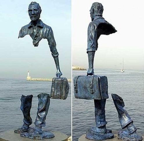 <p>Dünyanın her yerinden çok ilginç yerlere ait fotoğraflar... Bruno Catalona tarafında yapılan bu heykel Fransa’da bulunuyor.</p>