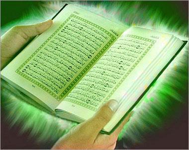 <p>Ramazan… Cuma günü… Cuma vakti… Cami… Cemaat tek tük camiye girmekte. İmam kürsüde… Girenlerin arasında… O… Hızır… Hızır aleyhisselam da genç ihtiyar arasında onlardan biri gibi gidiyor bir köşeye oturuyor. Kürsüde imam sohbete başlıyor…</p>