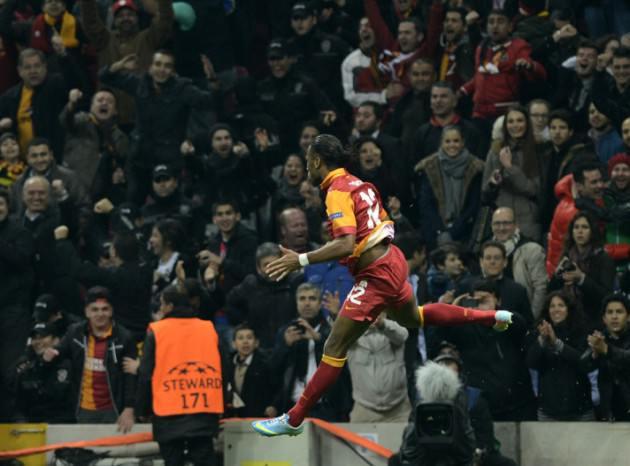 Şampiyonluk şarkısı böyle yarım kalmayacak o kupa bir gün ellerinizde kalkacak!! #Galatasaray