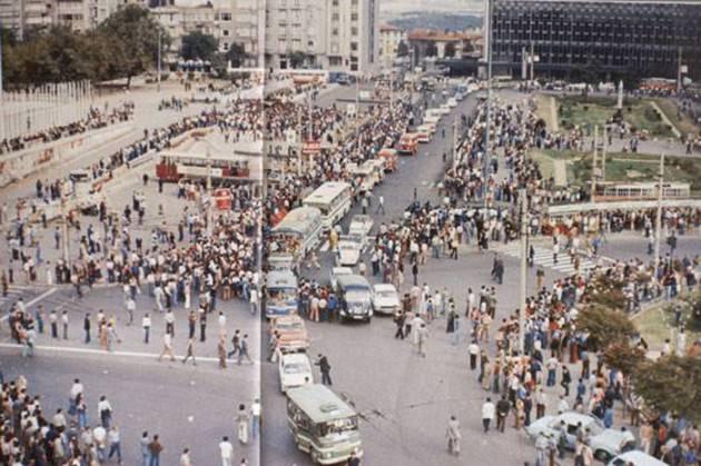 <p>1970'lerin İstanbul'unun Taksim Meydanı...</p>