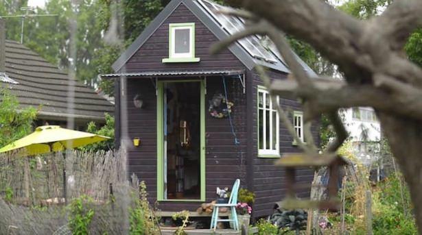 <p>Özellikle Avrupa’nın kuzeyinde ve Amerika’da yaygınlaşan küçük ev trendine, bakmalara doyamayacağımız bir örnek de Yeni Zelanda’dan geldi.</p>

