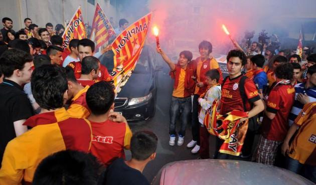 <p>Şike değil alın teri, Yaptık mı yine seri.</p>