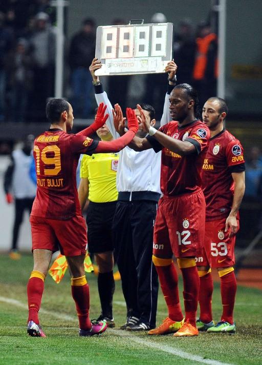 "Takım içi dengeleri bozarmış." "Yaşlıymış." HE CANIM HE. 