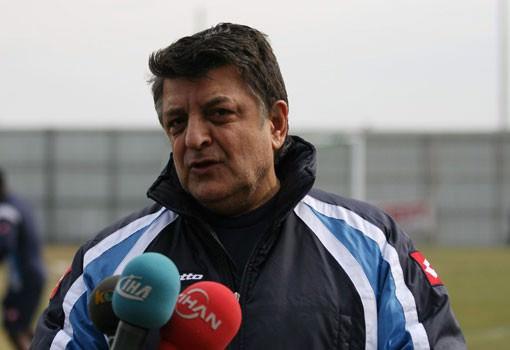 <p><strong>YILMAZ VURAL</strong><br />
"Türkiye’ye yabancı teknik direktör getirmeyin. Ben Türkçe anlatamıyorum, onlar nasıl anlatacak ?"</p>