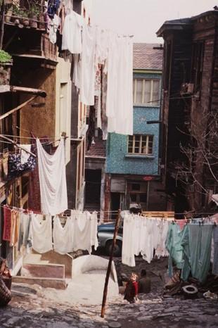 <p>Indiana Üniversitesi, Charles W. Cushman fotoğraf koleksiyonundan eski İstanbul fotoğrafları çıktı. Günümüze kıyasla daha tenha görülen İstanbul'un bu fotoğrafları 1965 yılında çekilmiş.Indiana Üniversitesi, Charles W. Cushman fotoğraf koleksiyonundan eski İstanbul fotoğrafları çıktı. Günümüze kıyasla daha tenha görülen İstanbul'un bu fotoğrafları 1965 yılında çekilmiş.</p>