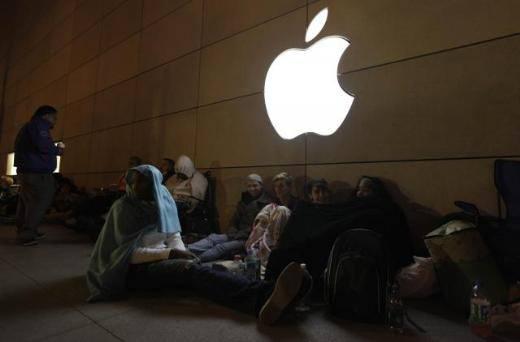 Hong Kong  Milyonlarca teknolojiseverin merakla beklediği ve tanıtılır tanıtılmaz gündemin ana maddesi olan iPhone 5, Asya, ABD, Avustralya ve Avrupa'da bazı ülkelerde satışa sunuldu.