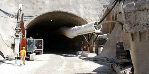 Karayolları Genel Müdürlüğünün projeleriyle Türkiye, 2023 yılında otoyol ağını 7 bin 839 kilometreye çıkaracak. Karayolları Genel Müdürlüğünden alınan bilgiye göre, Karayolları Genel Müdürlüğü, dünyada ve Avrupa ülkelerinde olduğu gibi otoyolların birbirleriyle kesintisiz hale getirilmesi için önemli projeleri hayata geçiriyor.