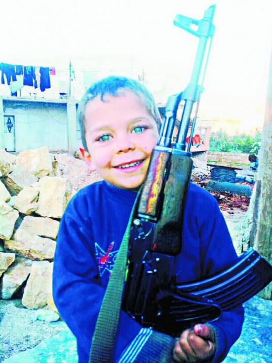 <p>T&uuml;rkiye&rsquo;den Hollanda&rsquo;ya g&ouml;&ccedil; eden Adanalı bir ailenin &ccedil;ocuğu olan Yılmaz, Hollanda ordusunda 2 yıla yakın s&uuml;re g&ouml;rev yaptıktan sonra Suriye&rsquo;deki &lsquo;cihada&rsquo; katılmak i&ccedil;in bu &uuml;lkeye gitti.</p>