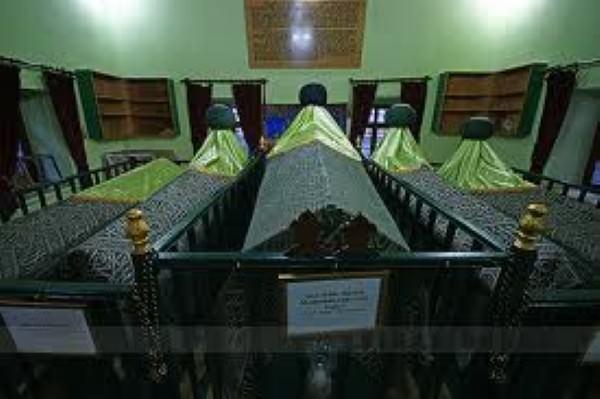 <p>Ebu'l- Vefa Türbesi<br /><span><br /> Şeyh Vefa Camii avlusu Vefa - Eminönü - Fatih</span></p>
