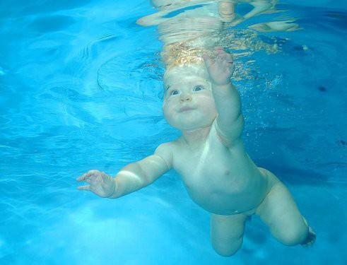 Su altı fotoğraf&ccedil;ısı olan Rhil Shaw, d&uuml;nyanın bir&ccedil;ok noktasında &ccedil;ektiği fotoğraflarla biliniyor.