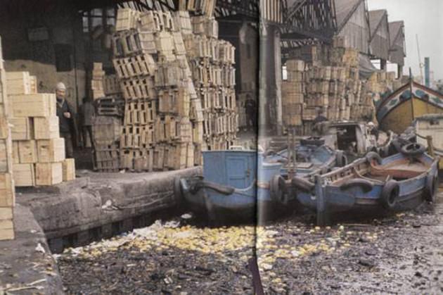 <p>Halin kıyısı sanki sebze tarlası.. Yıl 1975 Eminönü – Unkapanı arası...</p>
