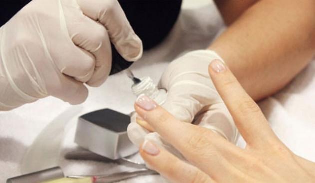 <p><strong>7. El ve ayak bakım merkezleri</strong></p>
<p>'Nail Bar' konsepti el ve ayak bakımı sunan güzellik merkezleri olarak tanımlanıyor. Bu konsept, 25 yıl önce ABD'den başlayarak tüm dünyaya yayıldı.</p>