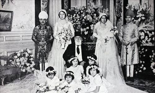 Halife II. Abdülmecid kızının düğününde.