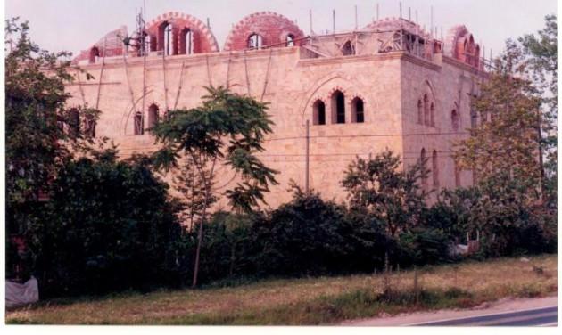 Kendine hayran bıraktıran cami