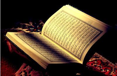 <p>Hızır’ aleyhisselâmın yanına kırklarında bir adam gelip oturuyor. Cami yavaş yavaş dolmakta. Adam, bir müddet sonra uyuklar bir vaziyette sallanıyor, ha uyudu ha uyuyacak. Hızır aleyhisselâm adamı dürtüklüyor:</p>